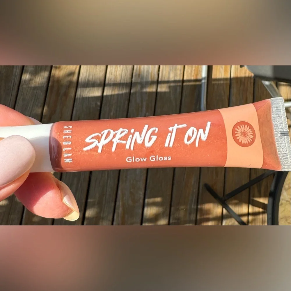 SHEGLAM Spring It On Glow Gloss – VIPeach. Developed with care.Contains many